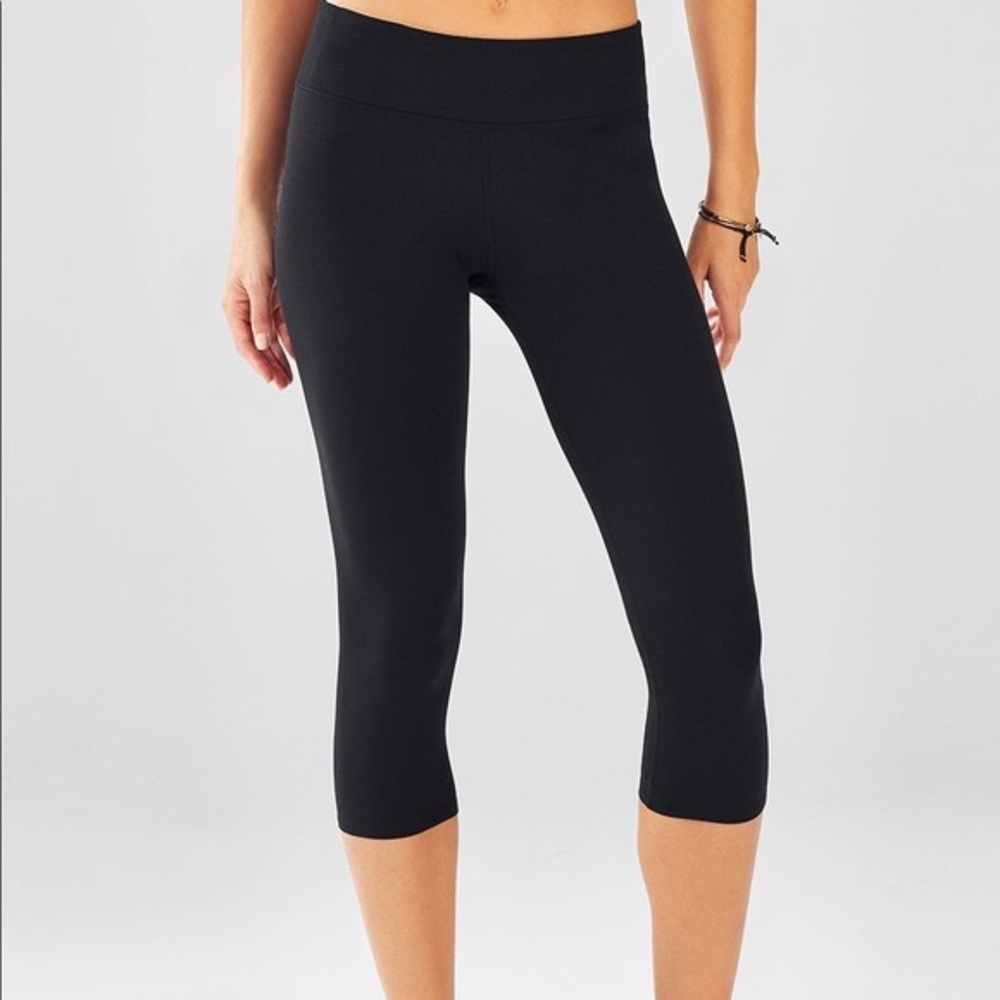 NWT Fabletics black salar midrise capri workout legging womens size medium